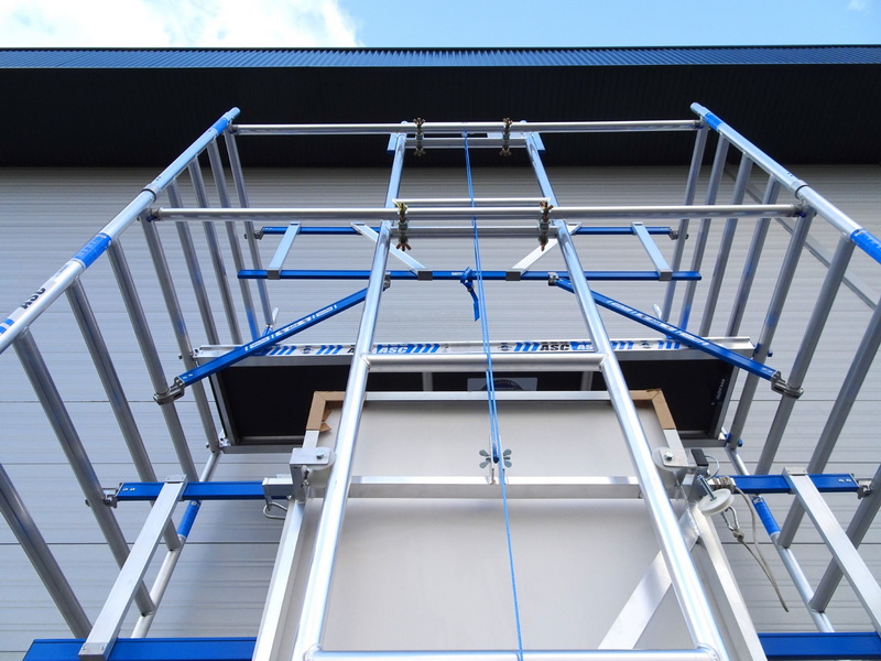 What Are The Safety Benefits of Using A Scaffold Lift System?