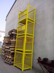 Yellow Panited Scaffold Rack with Mesh Steel Cage