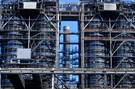 How Do System Scaffolding Characteristics Impact Safety And Efficiency?