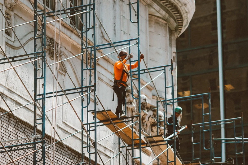 how to climb scaffolding without ladder