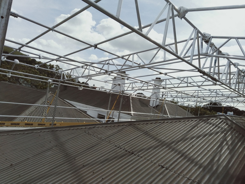 How Does A Scaffold Roofing System Improve Safety on Building Sites?
