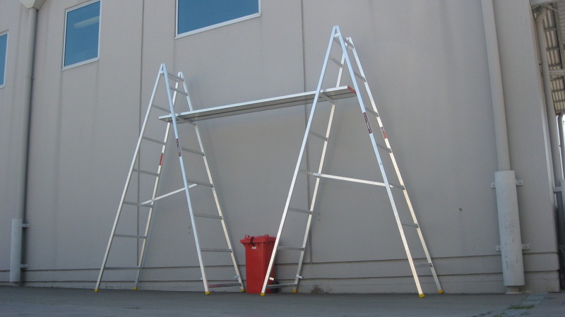 trestle and plank scaffolding system_1
