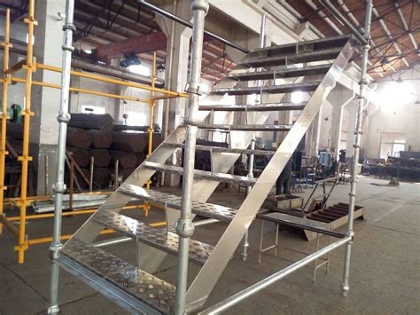 Seberapa mudah untuk merakit perancah aluminium dengan tangga?