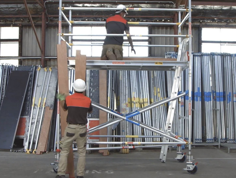 set up scaffolding ladder_1