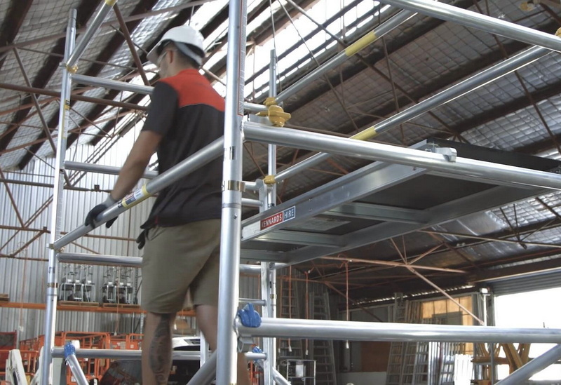 set up scaffolding ladder_2